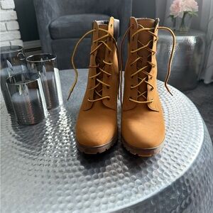 Timberland Women's Brown Lace-Up Boots